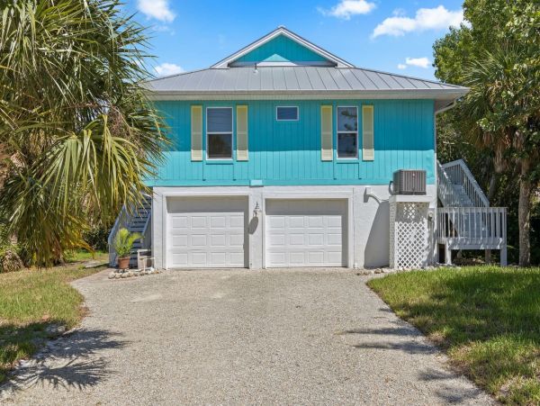 Lovely Vacation Home in Sanibel Close to Beach Sleeps Six