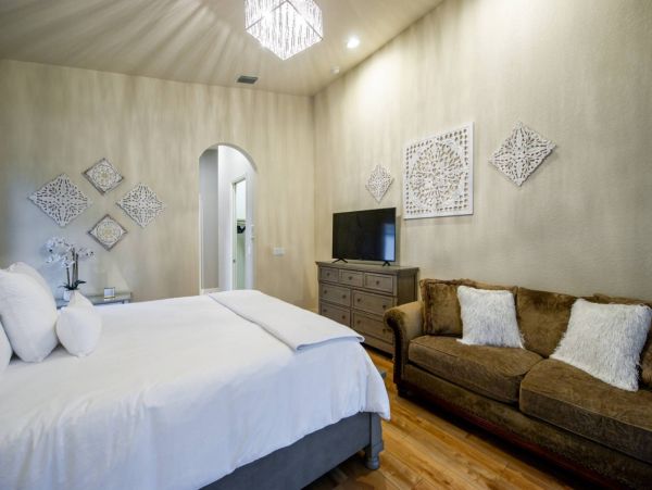 Beautiful Home with 3 Bedrooms, Private Pool & Spa