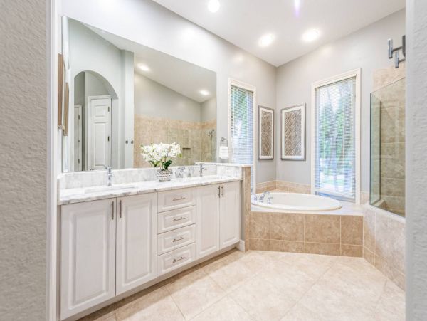 Beautiful Home with 3 Bedrooms, Private Pool & Spa
