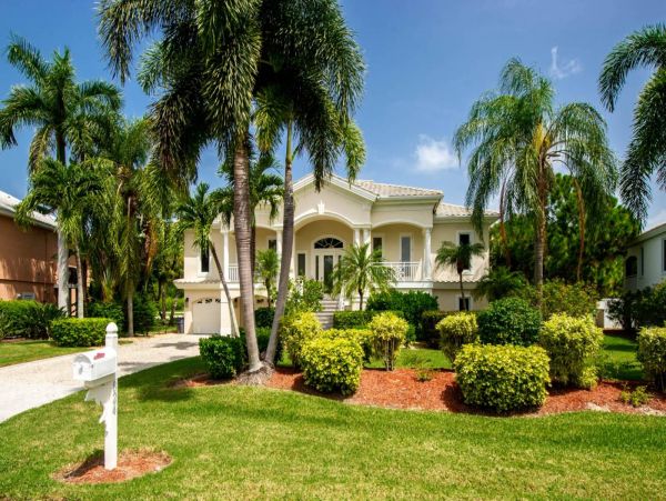 Beautiful Home with 3 Bedrooms, Private Pool & Spa