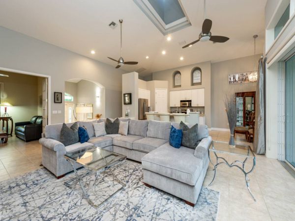 Beautiful Home with 3 Bedrooms, Private Pool & Spa