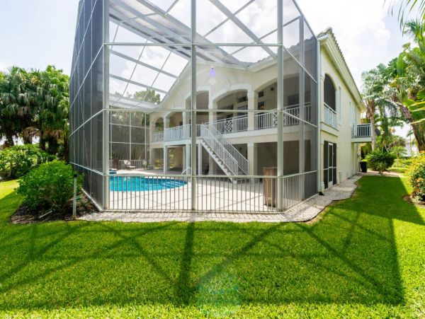 Beautiful Home with 3 Bedrooms, Private Pool & Spa