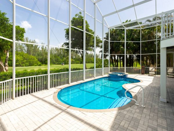 Beautiful Home with 3 Bedrooms, Private Pool & Spa