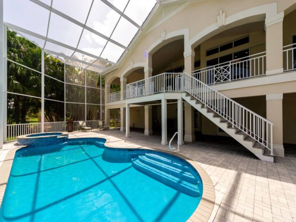 Beautiful Home with 3 Bedrooms, Private Pool & Spa