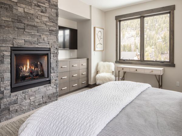 Ultra Lux Ski in Ski out home ins Spanish Peaks sleeps 14