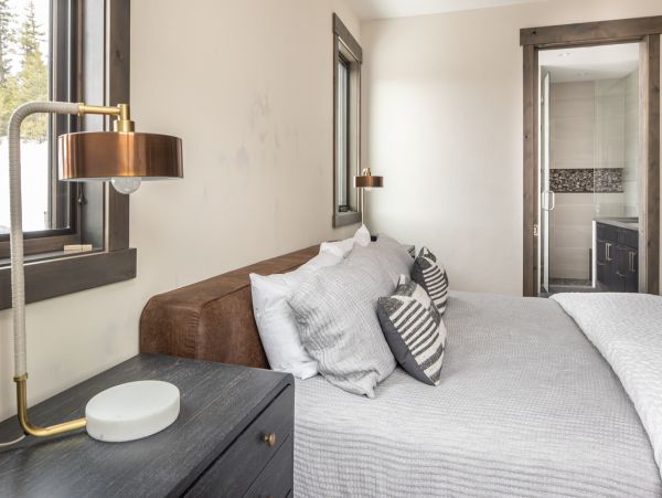 Ultra Lux Ski in Ski out home ins Spanish Peaks sleeps 14