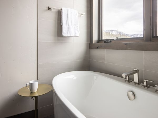 Ultra Lux Ski in Ski out home ins Spanish Peaks sleeps 14