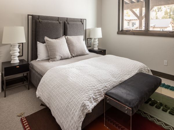 Ultra Lux Ski in Ski out home ins Spanish Peaks sleeps 14