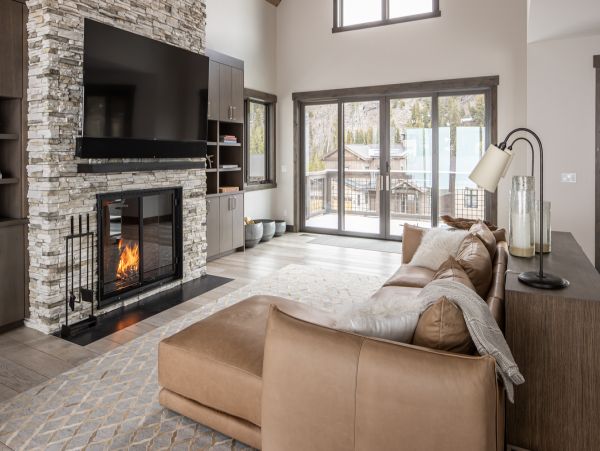 Ultra Lux Ski in Ski out home ins Spanish Peaks sleeps 14