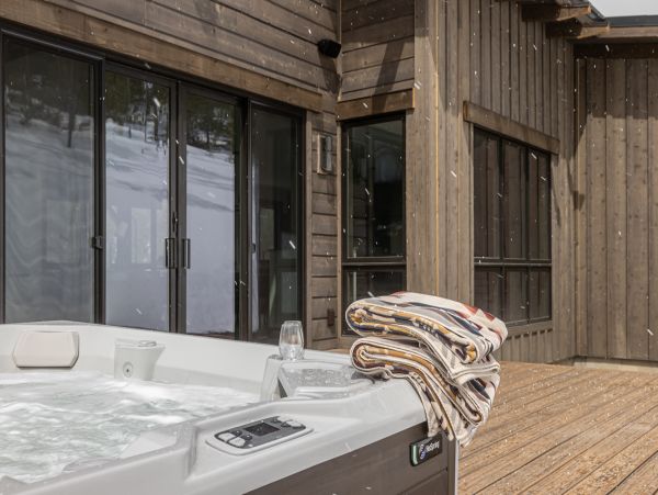 Ultra Lux Ski in Ski out home ins Spanish Peaks sleeps 14
