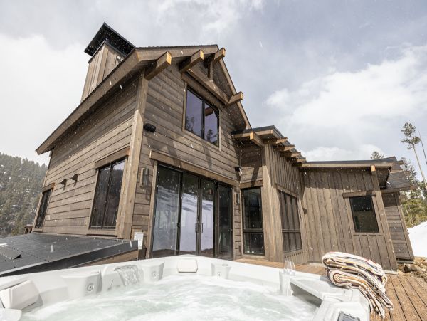 Ultra Lux Ski in Ski out home ins Spanish Peaks sleeps 14
