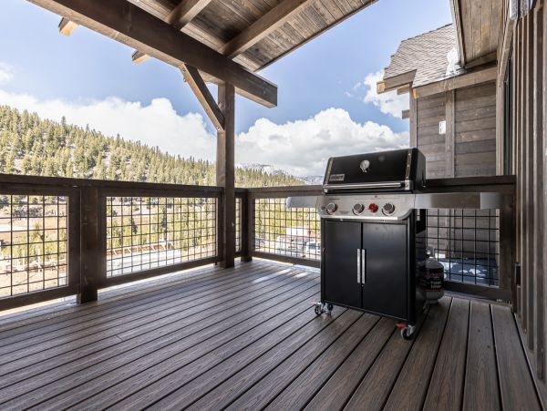 Ultra Lux Ski in Ski out home ins Spanish Peaks sleeps 14