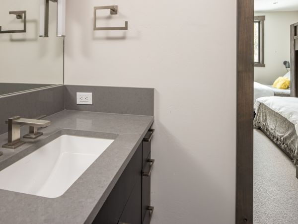 Ultra Lux Ski in Ski out home ins Spanish Peaks sleeps 14