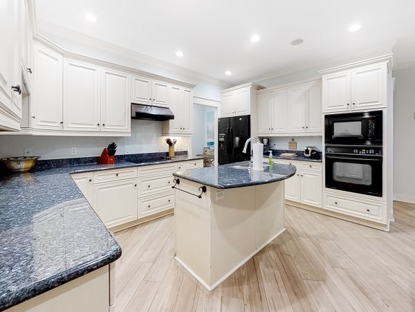 5 Bedroom- 5.5 bathroom house with patio, private pool and beach access