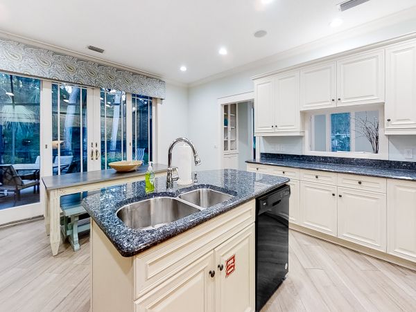5 Bedroom- 5.5 bathroom house with patio, private pool and beach access