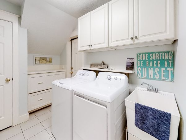 5 Bedroom- 5.5 bathroom house with patio, private pool and beach access