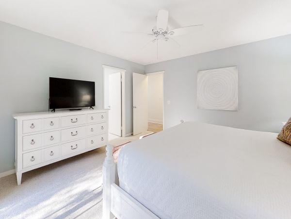 5 Bedroom- 5.5 bathroom house with patio, private pool and beach access