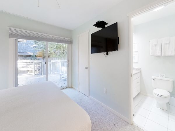5 Bedroom- 5.5 bathroom house with patio, private pool and beach access