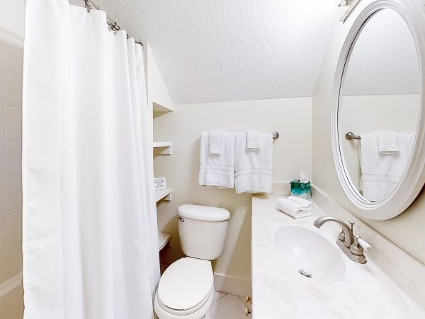 5 Bedroom- 5.5 bathroom house with patio, private pool and beach access