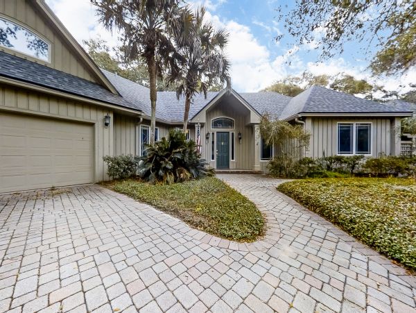 5 Bedroom- 5.5 bathroom house with patio, private pool and beach access
