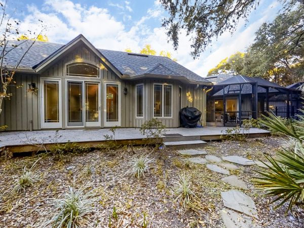 5 Bedroom- 5.5 bathroom house with patio, private pool and beach access