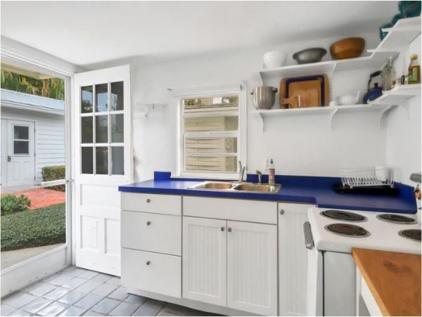 Walk to Beach Two Bedroom Cozy Cottage in Boca Grande