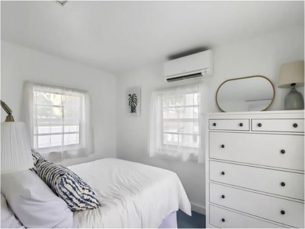 Walk to Beach Two Bedroom Cozy Cottage in Boca Grande