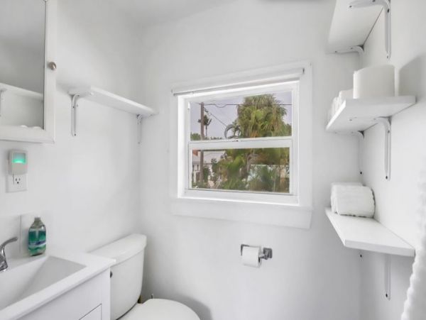 Walk to Beach Two Bedroom Cozy Cottage in Boca Grande