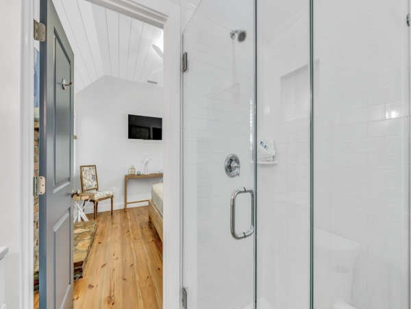 Beautiful Three Bedroom Vacation Rental  Additional Guest Suite