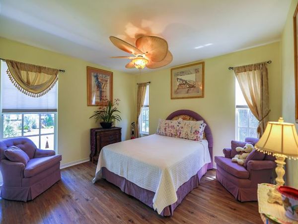 Lake View Three Bedroom House with Private Pool