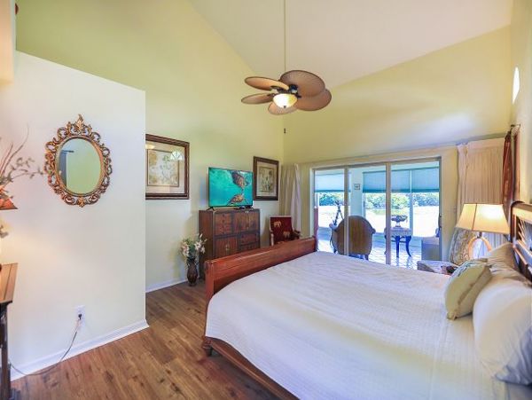 Lake View Three Bedroom House with Private Pool