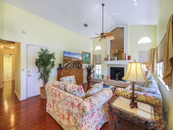 Lake View Three Bedroom House with Private Pool