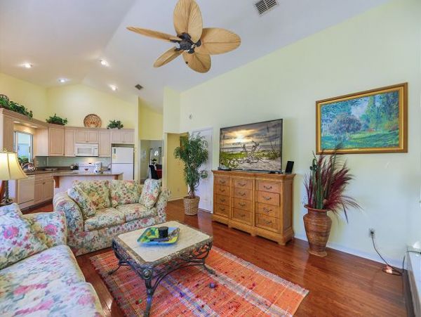 Lake View Three Bedroom House with Private Pool