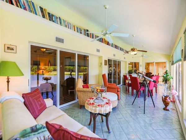 Lake View Three Bedroom House with Private Pool