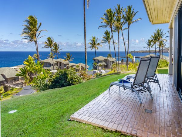 Gorgeous Lahaina Vacation Villa Walk to Beach Sleeps Six Guests