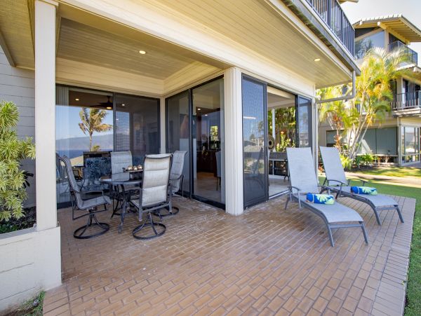 Gorgeous Lahaina Vacation Villa Walk to Beach Sleeps Six Guests