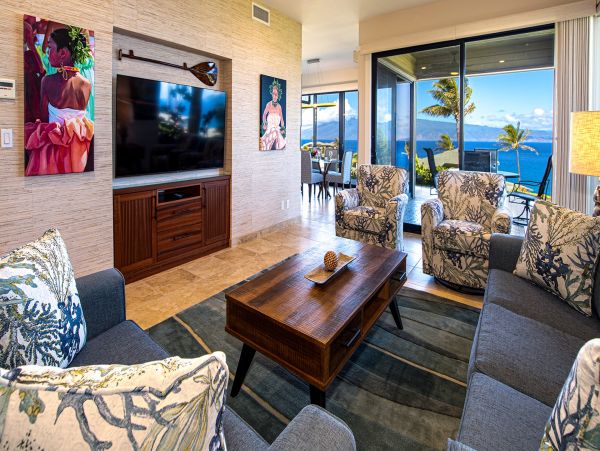 Gorgeous Lahaina Vacation Villa Walk to Beach Sleeps Six Guests