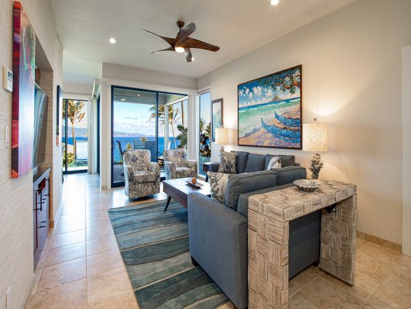 Gorgeous Lahaina Vacation Villa Walk to Beach Sleeps Six Guests