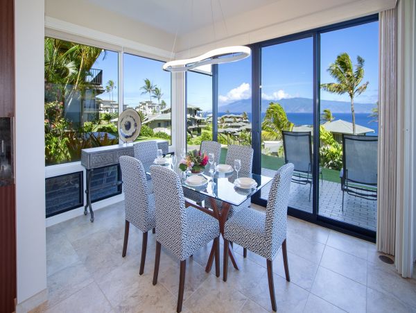 Gorgeous Lahaina Vacation Villa Walk to Beach Sleeps Six Guests