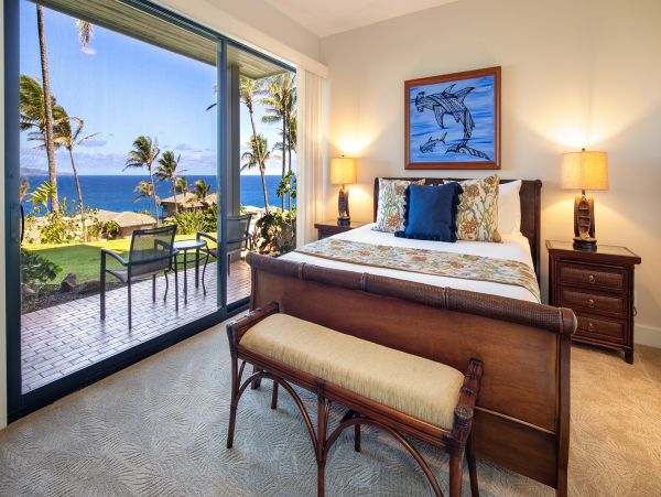 Gorgeous Lahaina Vacation Villa Walk to Beach Sleeps Six Guests