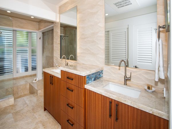 Gorgeous Lahaina Vacation Villa Walk to Beach Sleeps Six Guests