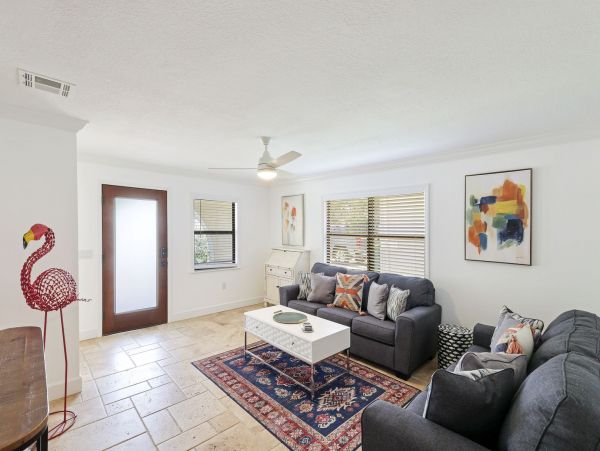 Lovely Four Bedroom Home in Naples Walk to Beach