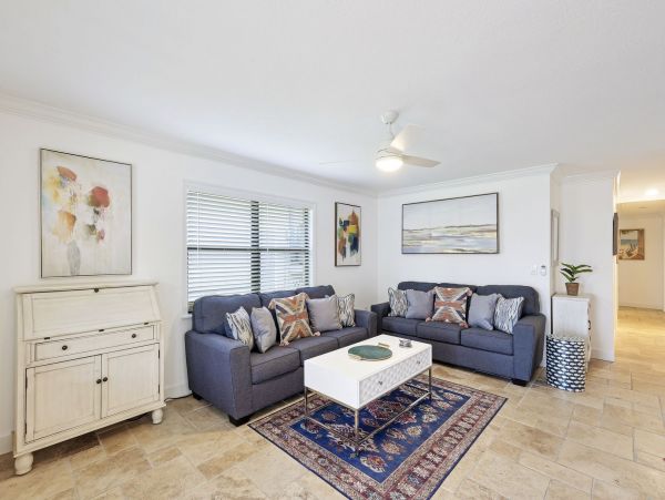 Lovely Four Bedroom Home in Naples Walk to Beach