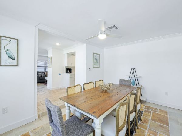 Lovely Four Bedroom Home in Naples Walk to Beach
