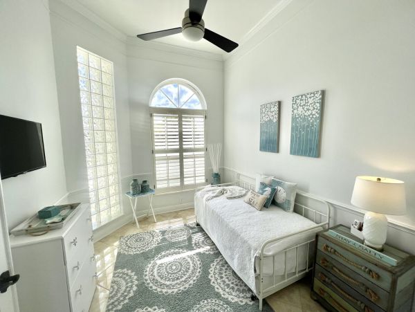 Naples Home 1028857