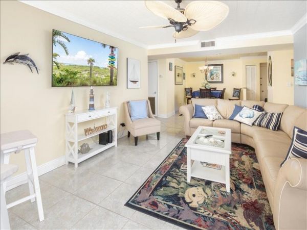 Two Bedroom Vacation Condo in Treasure Island