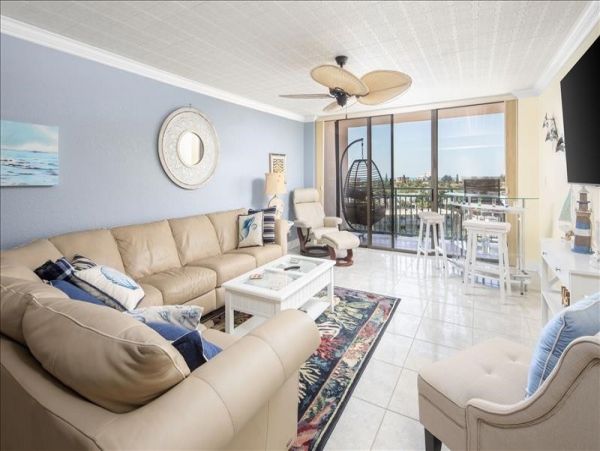 Two Bedroom Vacation Condo in Treasure Island
