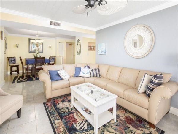 Two Bedroom Vacation Condo in Treasure Island