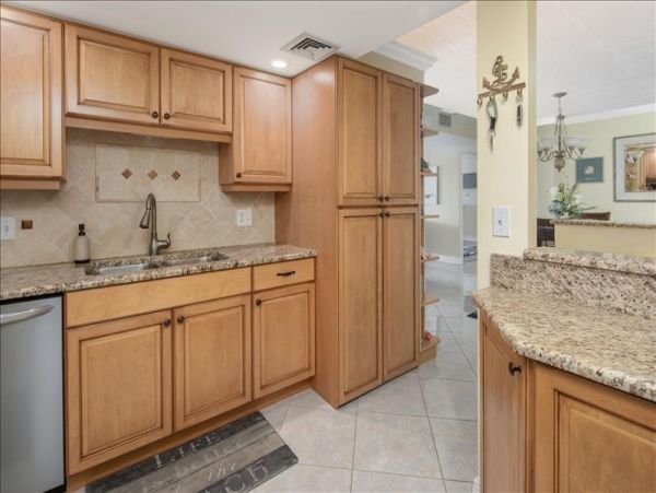 Two Bedroom Vacation Condo in Treasure Island