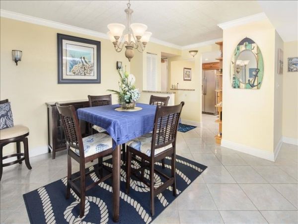 Two Bedroom Vacation Condo in Treasure Island